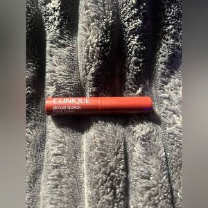 Clinique: Almost Lipstick in Black Honey (mini.)